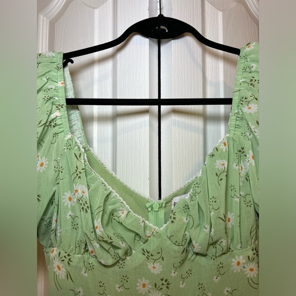 Princess Polly - Casual Light Green Puff Sleeve Summer Mini Dress with Daisies - Picture 6 of 7